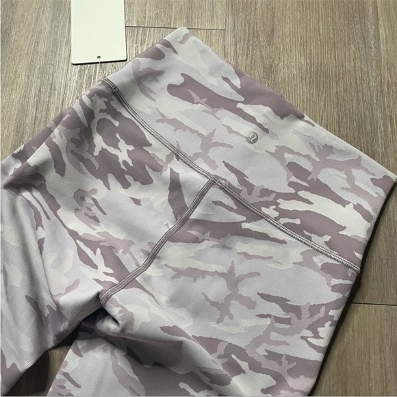 NWT Lululemon wunder under HR tight 25” *Jac - Picture 10 of 11